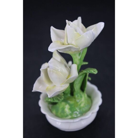 Vintage Radnor Bone China White Floral Bouquet Figurine READ - Picture 5 of 10